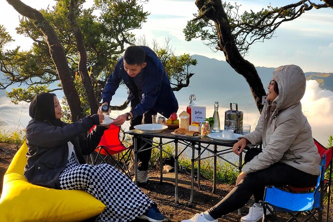 1 Day - Bromo Sunrise Romantic Breakfast // 00.30 - 13.00 - Poten Temple (Pura Luhur Poten) and the crater area: the meaningful stop at 08.00–09.30