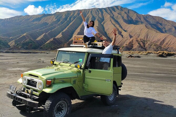 1 Day - Bromo Sunrise Romantic Breakfast // 00.30 - 13.00 - Black-sand desert and Savannah views: dusty feet, big contrasts (09.30–10.30)