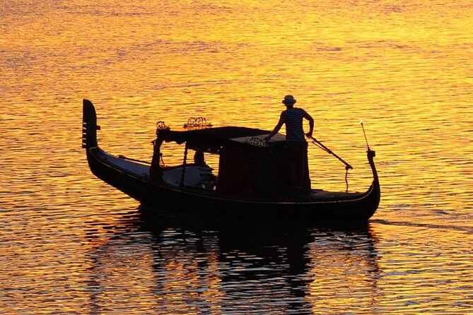 1 Hour Private Romantic Gondola Cruises in Banksia Beach - Gliding Toward the Glasshouse Mountains: The Best Scenic Payoff