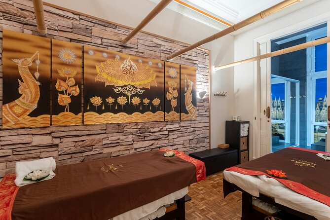60 min Couple's Massage to choose and 30 min Floral Bath at THAI SPA MASSAGE - Should you book Thai Spa Massage Barcelona?