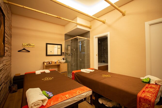 60 min Couple's Massage to Choose and 30 min Floral Bath THAI MASSAGE ALURA - The oil aroma choice: a tiny detail that changes the mood