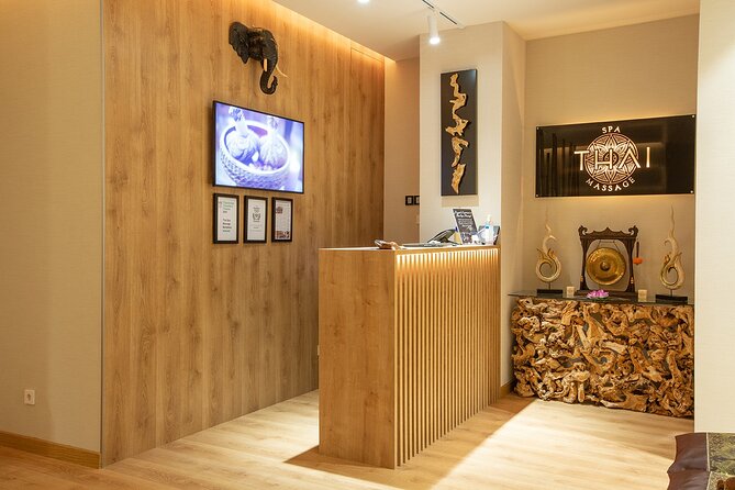 60 min Couple's Massage to Choose and 30 min Floral Bath THAI MASSAGE ALURA - Price in Barcelona: what you’re paying for (and why it can feel worth it)