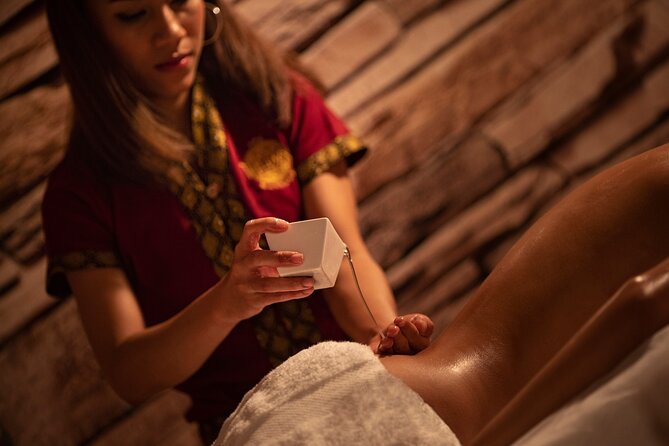 60 min Couple's Massage to Choose and 30 min Floral Bath THAI MASSAGE ALURA - Floral Bath in the Jacuzzi: the 30 minutes that actually feel like a reset