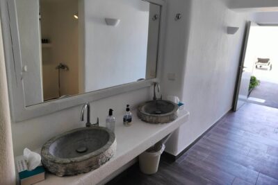 Akrotiri: Couples Massage & Pool Day Access - Side-by-side therapists: how the pacing works for couples