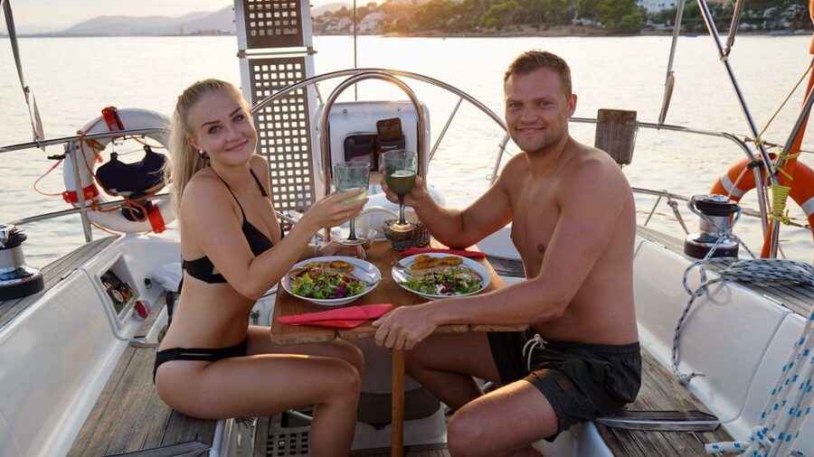 Alcudia: Romantic Sailing Trip with Diner for 2 - Alcúdia Bay at Golden Hour: Why This Works as a Couple Trip