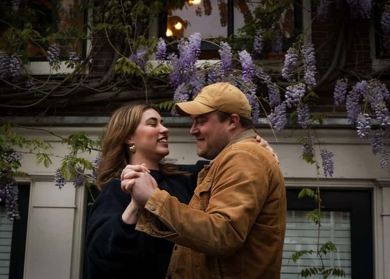 Amsterdam Canals Photoshoot: Private Solo, Family or Couples - What You Actually Receive: 5 Edited High-Res Photos and a 48-Hour Preview