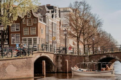 Amsterdam: Private Romantic Canal Cruise w. Prosecco/Snacks - Finding the boat at Keizersgracht 401 (and not stressing about it)