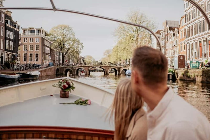 Amsterdam: Private Romantic Canal Cruise w. Prosecco/Snacks - The romantic route: from canal-house views to the Skinny Bridge moment