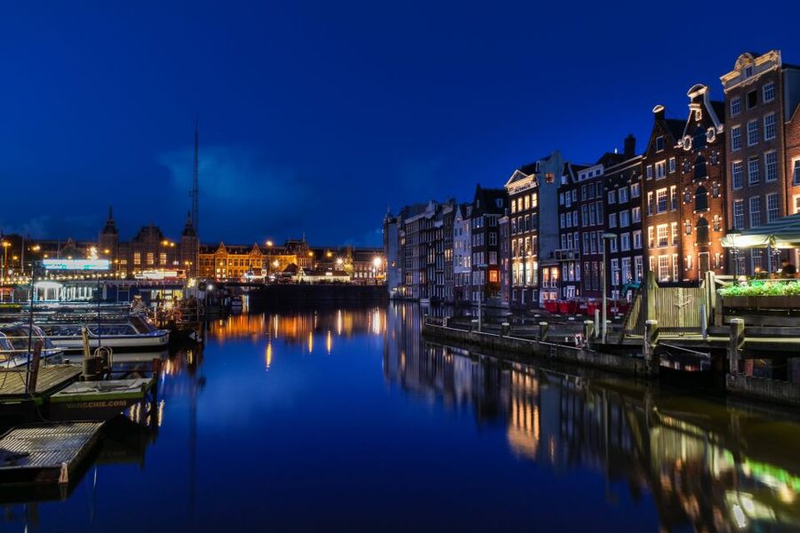 Amsterdam: Private Romantic Evening Boat Tour with Prosecco - The “Snuggle Time” Factor: Blankets and Close-Quarters Comfort