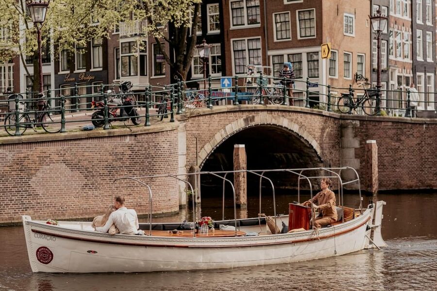 Amsterdam: Private Romantic Evening Boat Tour with Prosecco - Amstel and Magere Brug: The Bridge Moment You’ll Remember