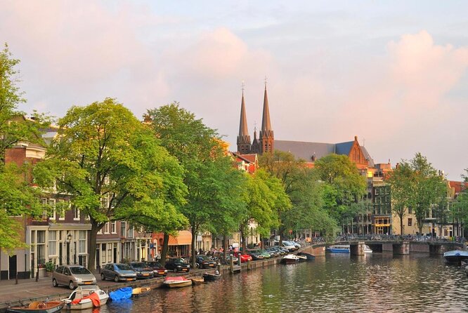 Amsterdam: Private Romantic Evening Canal Cruise + Bubbles/Snacks - Key reasons this cruise works so well