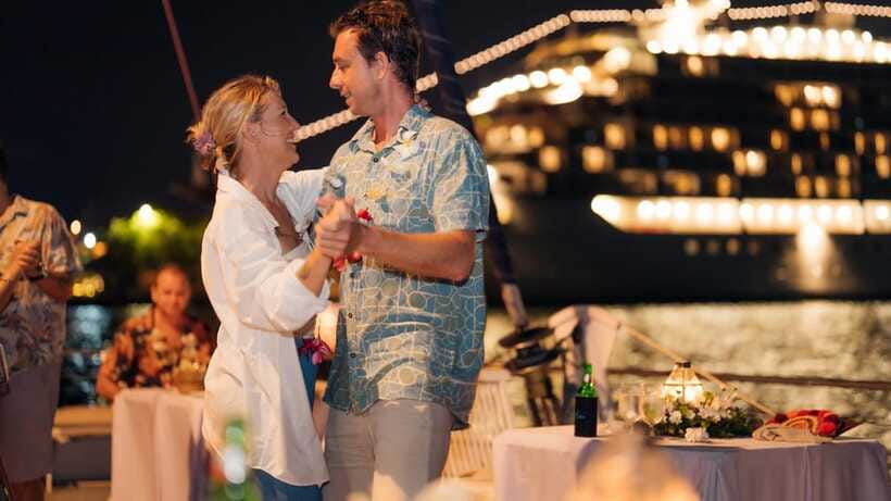 Bali/Benoa: 5-Course Romantic Evening Cruise With Live Music - The sailing part: going toward Nusa Dua at night