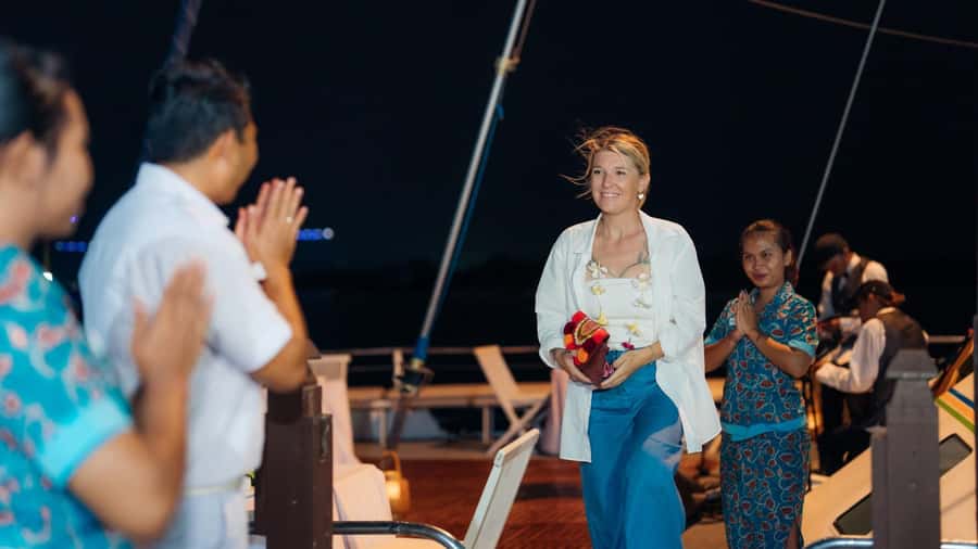 Bali/Benoa: 5-Course Romantic Evening Cruise With Live Music - Service and ambience: how the small boat makes it feel special