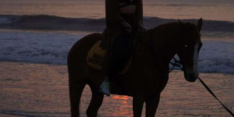 Bali: Romantic Seafood Dinner Jimbaran Beach Include Sunset - Menu math: Package A vs Package B seafood portions