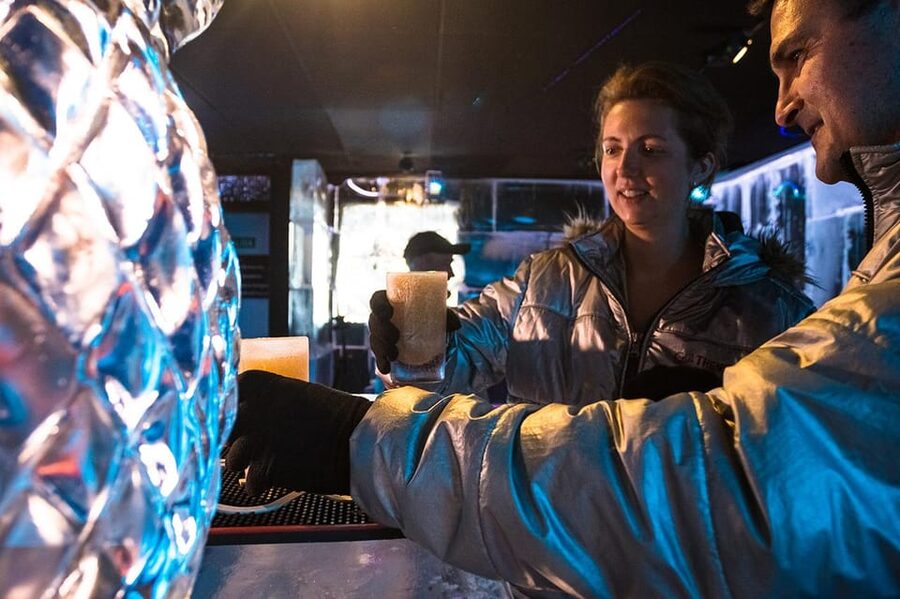 Barcelona: Ice Bar and Terrace Drinks Romantic Package - Entering the ice bar: your first drink below zero