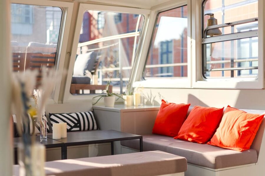 Berlin: Evening Boat Cruise – Romance & Moonlight - Music and the promise of wine: what to expect, and what to plan for