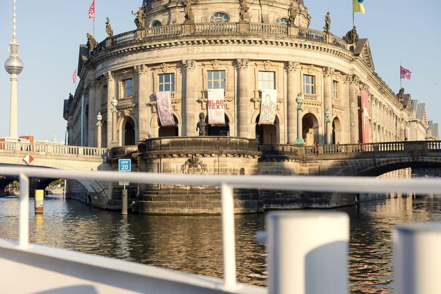 Berlin: Evening Boat Cruise – Romance & Moonlight - Should you book this Berlin evening boat cruise?