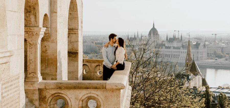 Budapest: romantic photoshoot at Buda's iconic sightseeings - Fisherman’s Bastion moments: kissing light and architectural framing