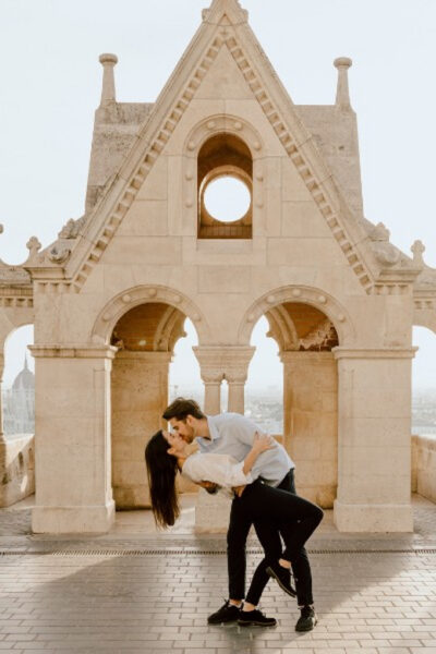 Budapest: romantic photoshoot at Buda's iconic sightseeings - How the 45-minute couples photoshoot actually plays out