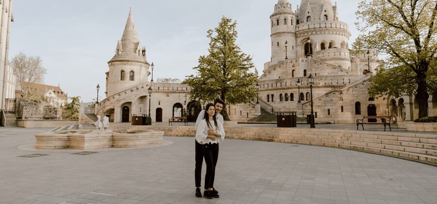 Budapest: romantic photoshoot at Buda's iconic sightseeings - Who this fits best (and who might want something else)