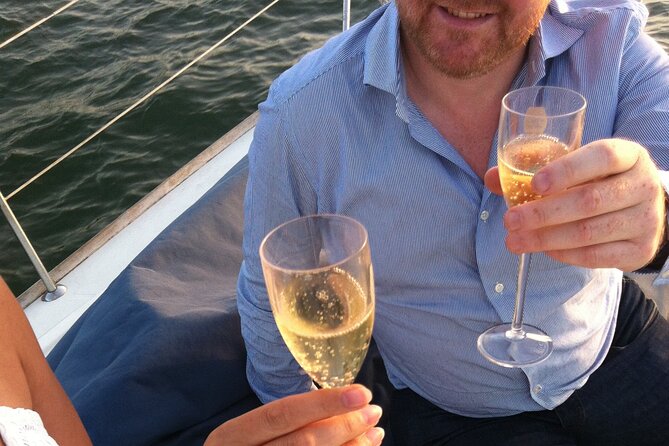 Cascais Romantic Luxury Private 2h Cruise with sparkling wine - Meeting at Cascais Marina and starting with less hassle
