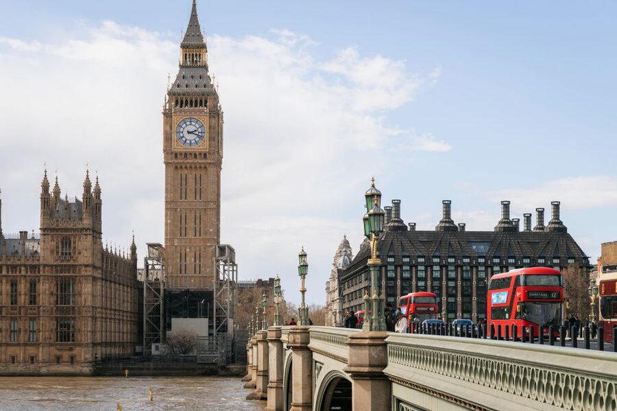 Couple’s photo: Romantic photoshoot in London - Photos in 48 hours: why fast editing is a big deal on short trips