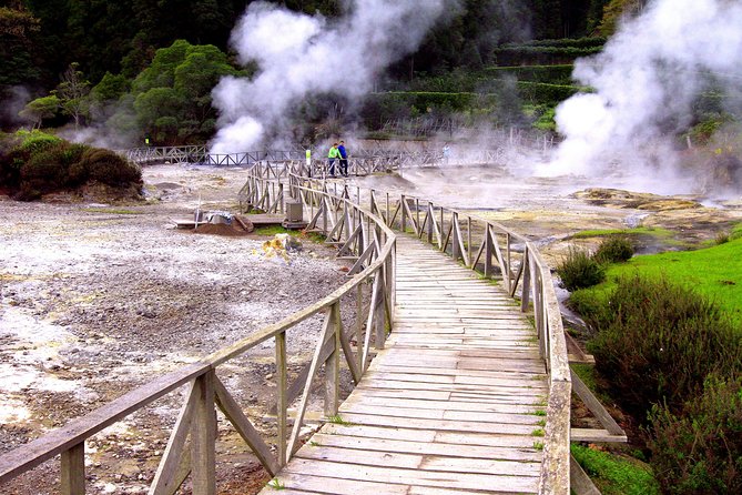 Couples PRIVATE Hybrid 4X4 Tour - Furnas (Inc Hot Springs and 3 Course Lunch) - Miradouro de Santa Iria: the view that caps the day