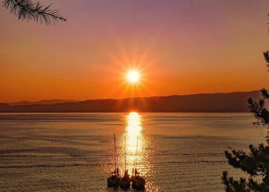 Dubrovnik:Romantic Private Sunset Tour to Old Town& Elafitiy - Getting to the boat: the meeting point near Marina Frapa