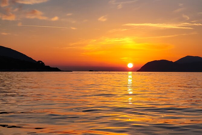 Dubrovnik Romantic Sunset Boat Tour - The itinerary in plain English: what happens in those 2 hours