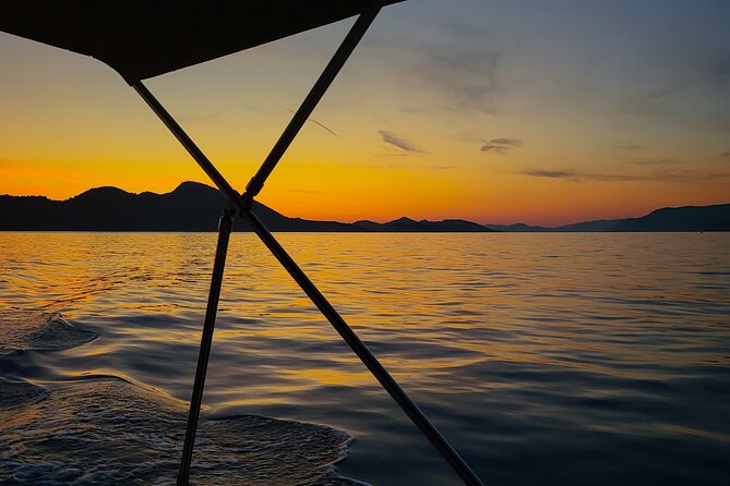 Dubrovnik Romantic Sunset Boat Tour - Small details that make a big difference