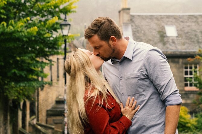 Edinburgh Photoshoot for Couples, Families & Solo Travellers - Where you meet: Tolbooth Kirk vibes, with a specific start point