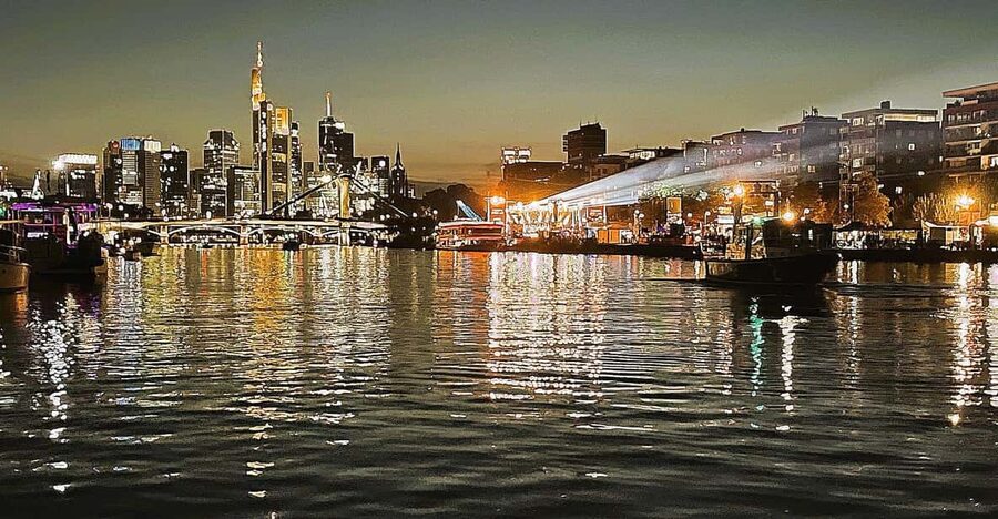 Frankfurt: Private Romantic Skyline Boat Tour - Key highlights you should know