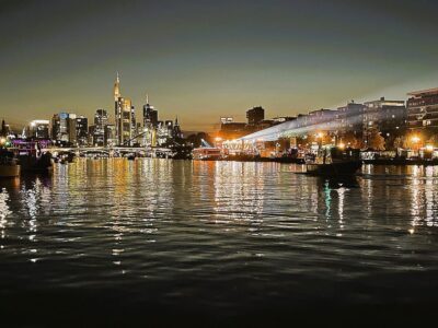 Frankfurt: Private Romantic Skyline Boat Tour - Where the tour starts at Schaumainkai: getting in quickly