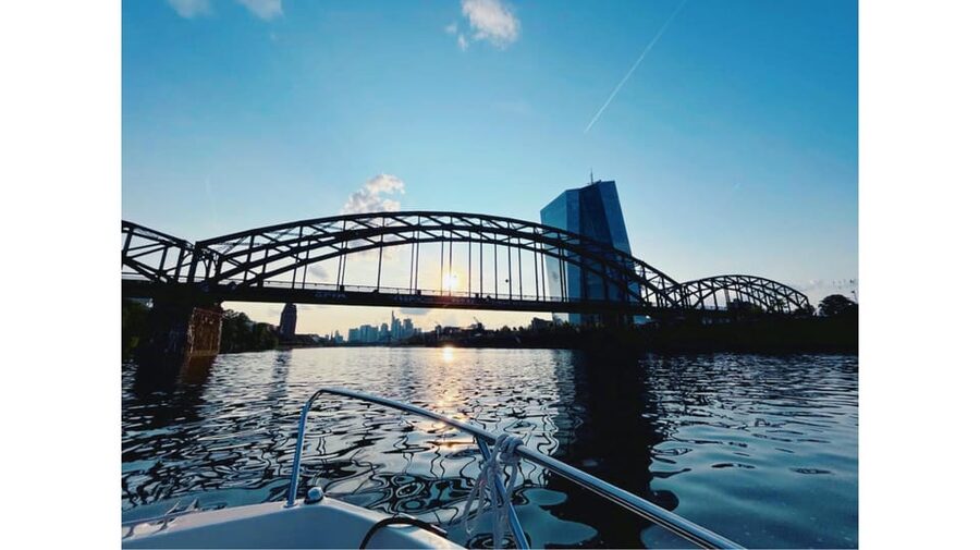 Frankfurt: Private Romantic Skyline Boat Tour - Who should book this private romantic skyline boat tour