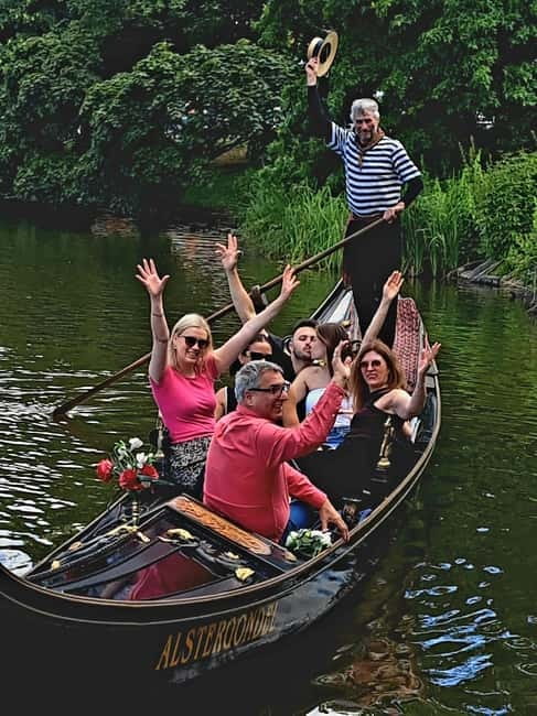 Hamburg Alster Lake romantic Tour in a Real Venetian Gondola - The 45 Minutes That Keep It Relaxing