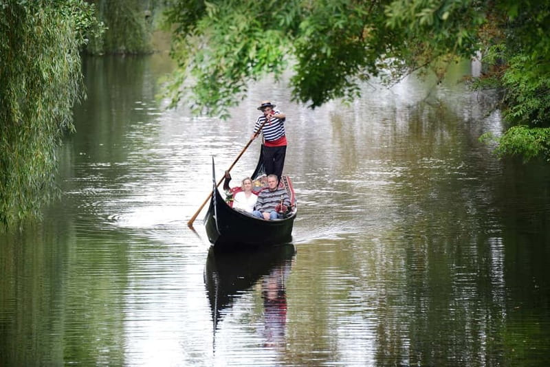 Hamburg Alster Lake romantic Tour in a Real Venetian Gondola - The Route, Explained Like a Friend Would: What Each Stop Feels Like