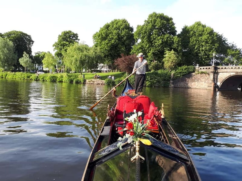 Hamburg Alster Lake romantic Tour in a Real Venetian Gondola - Practical Notes: How to Dress and What to Plan For