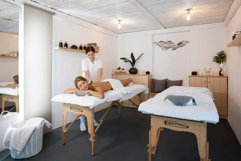 Imerovigli: Aromatherapy Couples’ Massage - The couples massage format: side by side, same room, same calm