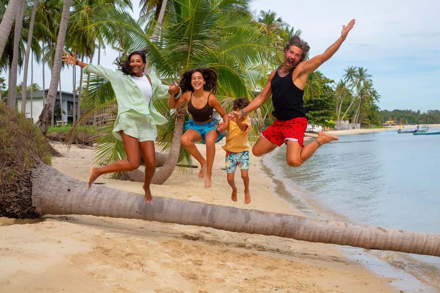 Koh Samui: Private Photoshoot for Couples & Families - Photos Delivered Fast Enough to Enjoy Them Before You Forget