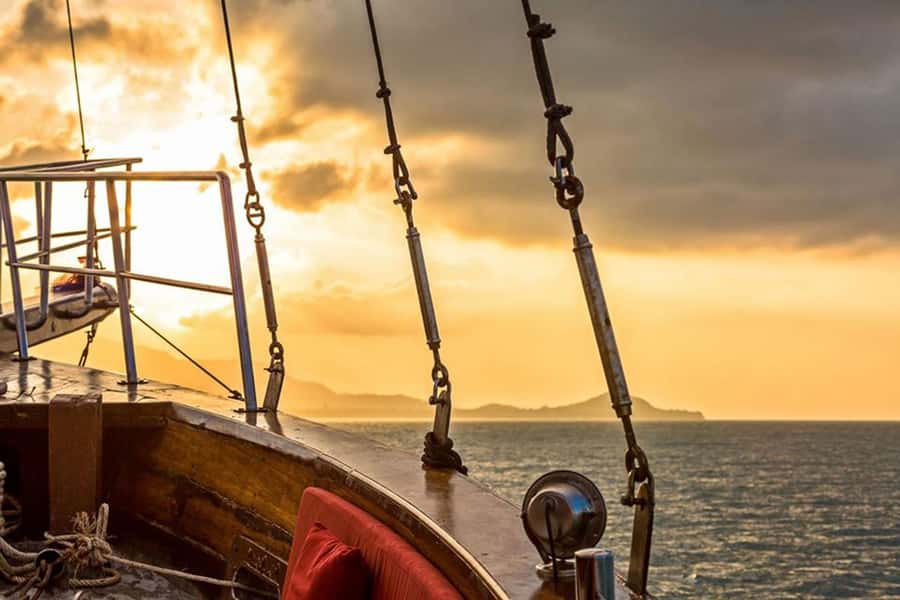 Koh Samui: Red Baron Romantic Sunset Dinner Cruise - The sailing route: Som Island, Cheong Mon Beach, and photo moments