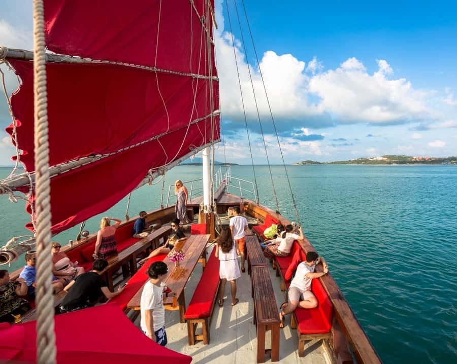 Koh Samui: Red Baron Romantic Sunset Dinner Cruise - Onboard dining details: what’s included (and what costs extra)