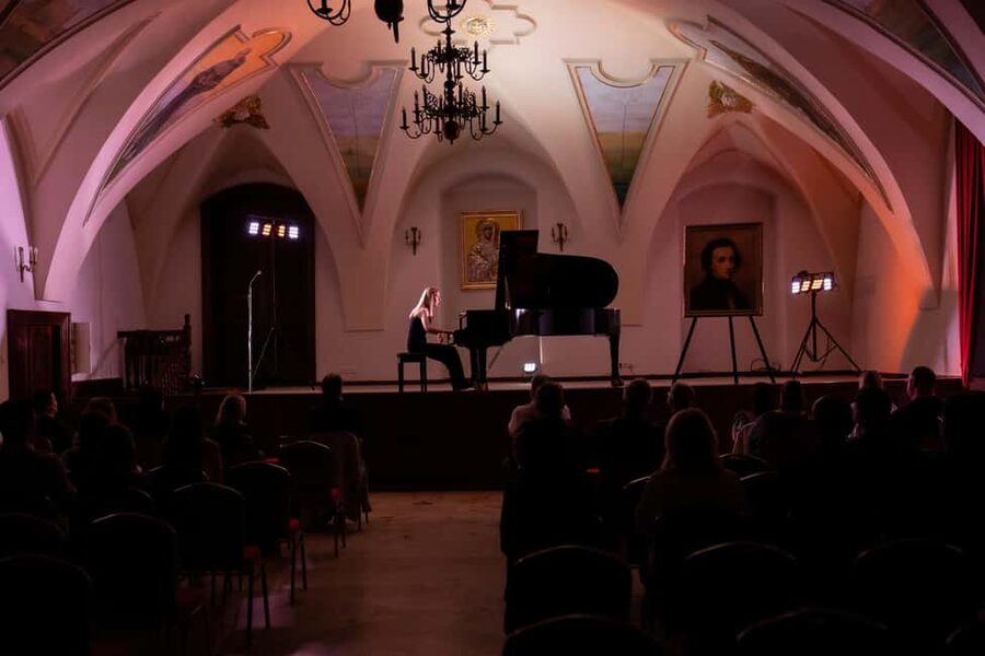 Kraków: Romantic Candlelight Chopin Piano Concert - Candlelight and focus: the real reason people remember this
