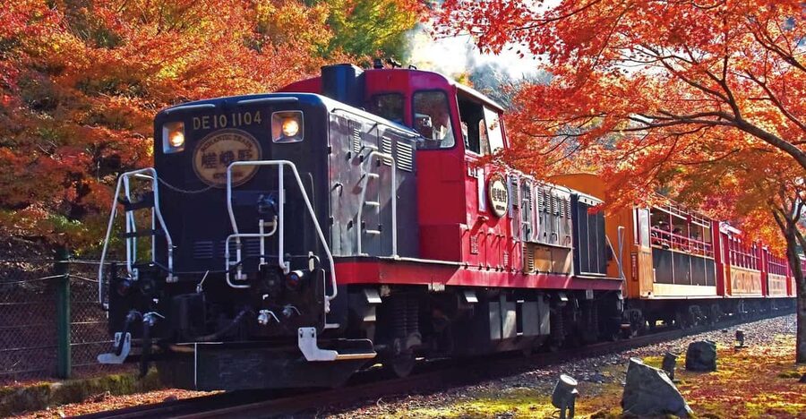 Kyoto Hozugawa River Boat Sagano Romantic Train Tour - Sagano Romantic Train: 25 minutes of seasonal views