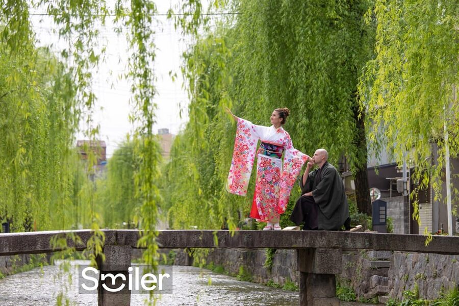 Kyoto: Private romantic photoshoot for couples - What the photographer actually does during your session