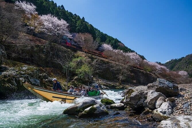 Kyoto Sagano Romantic Train in Arashiyama Bus Tour - The guide can change the experience more than you think