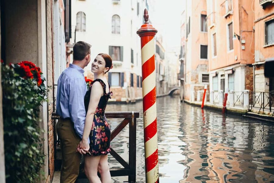 LAND & GONDOLA PHOTOSHOOTING - The Photographer Factor: Vincenzo, Venetian Perspective, and Helpful Direction