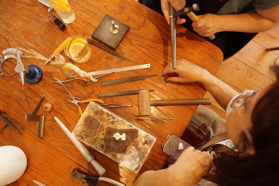 Lisbon: Couples’ Silver Jewelry Workshop with Local Artisans - Arriving at the atelier and meeting Márcia and Rodrigo