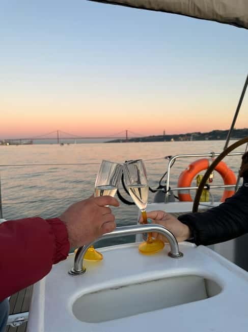 Lisbon: Romantic Cruise with Wine & Portuguese Tapas - Price and value for a 2-person private sailing cruise