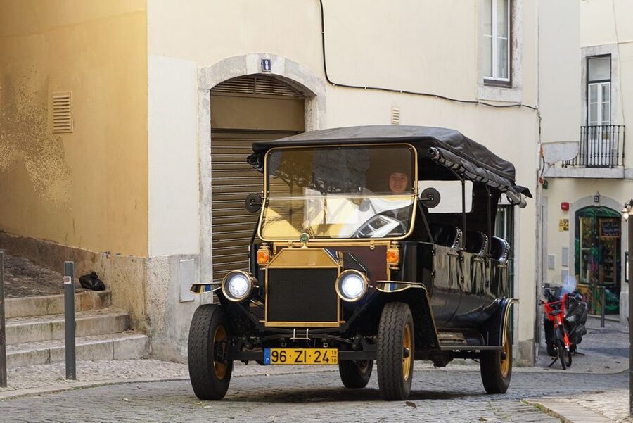 Lisbon: Vintage vehicle replica Romantic Private Tour - Key highlights to look for