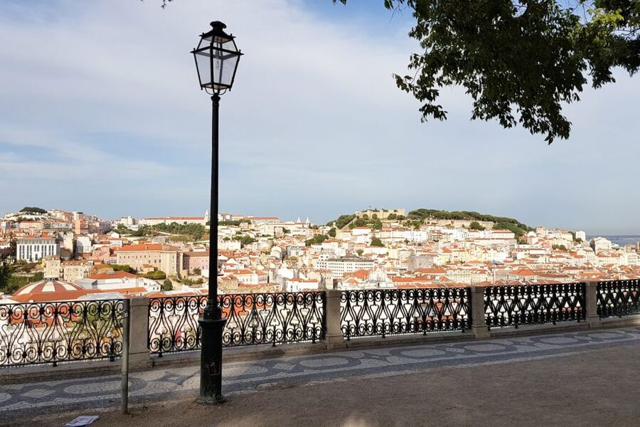 Lisbon: Vintage vehicle replica Romantic Private Tour - A private electric Ford T ride through Lisbon hills
